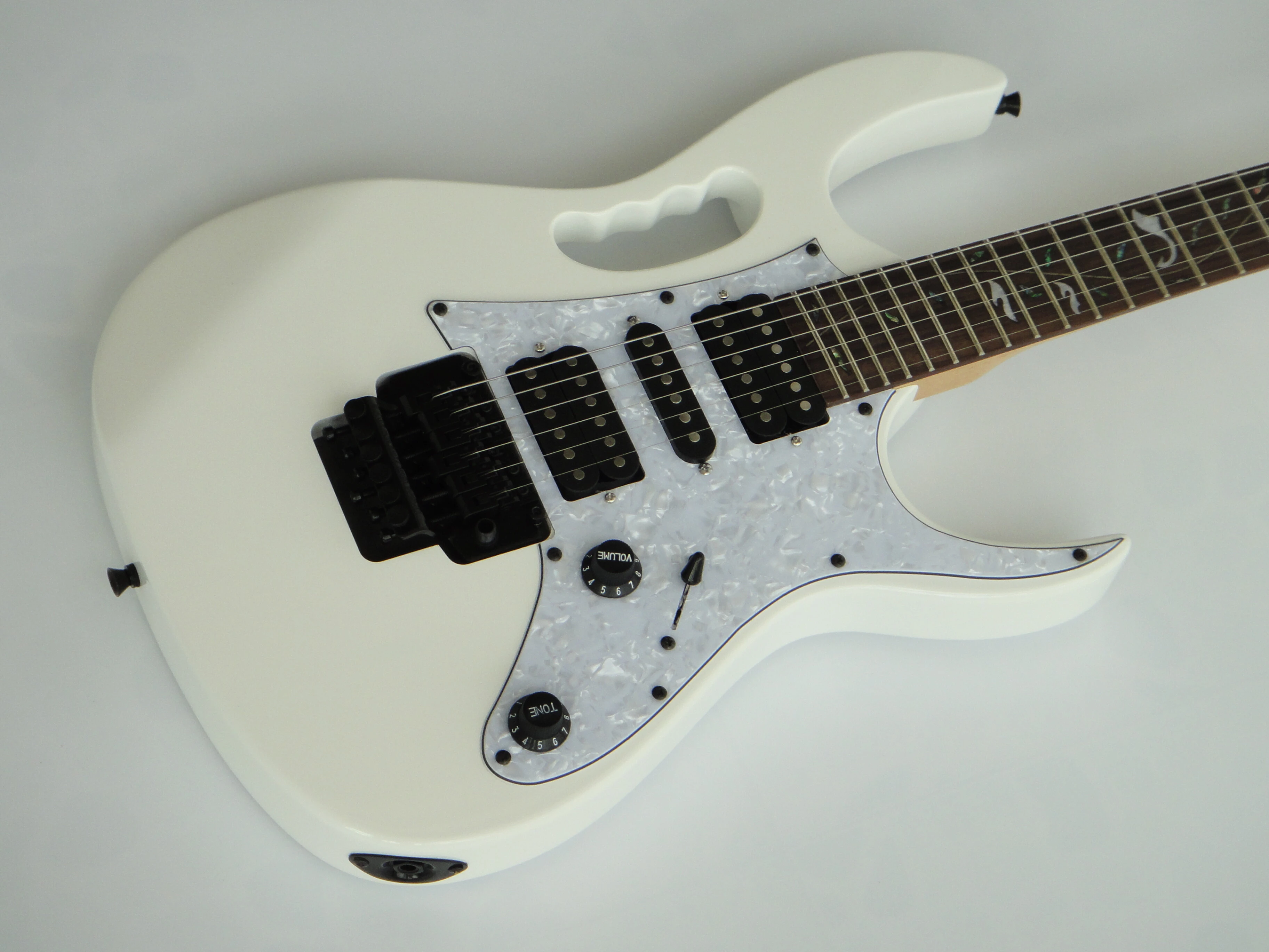 Afanti Customized Bolt On Maple Neck Basswood Body Electric Guitar