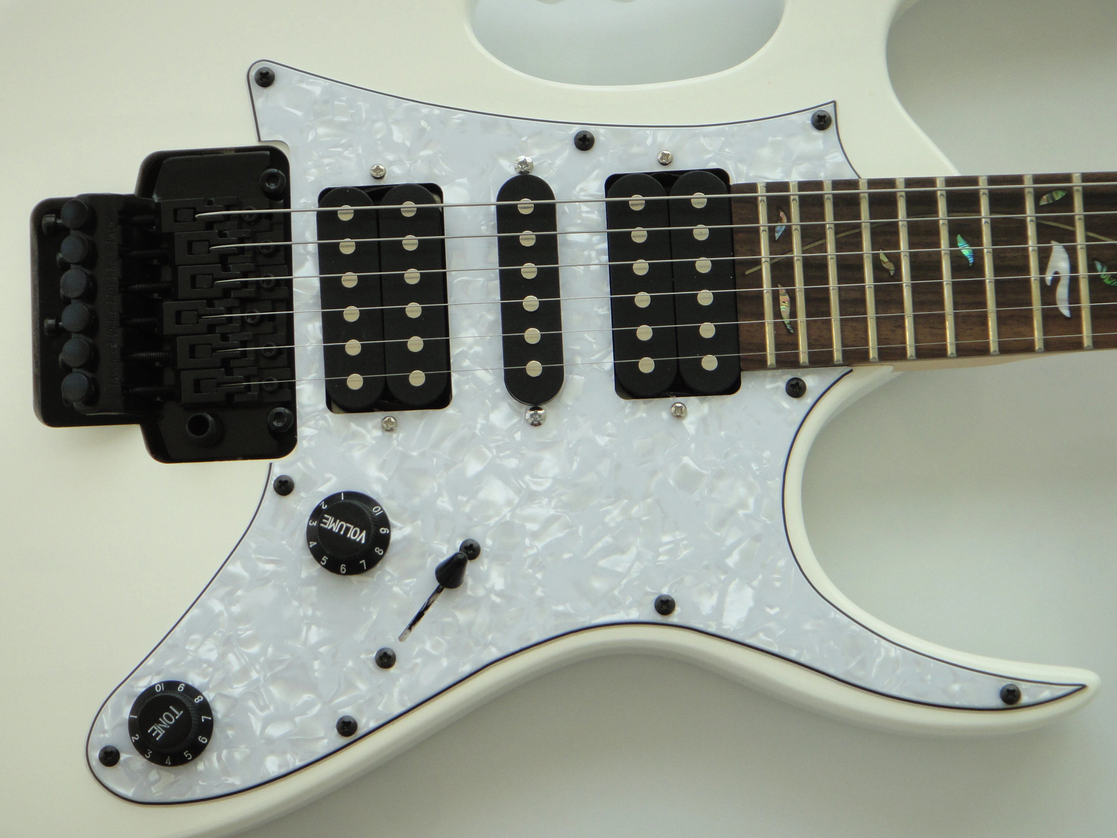 Afanti Customized Bolt On Maple Neck Basswood Body Electric Guitar