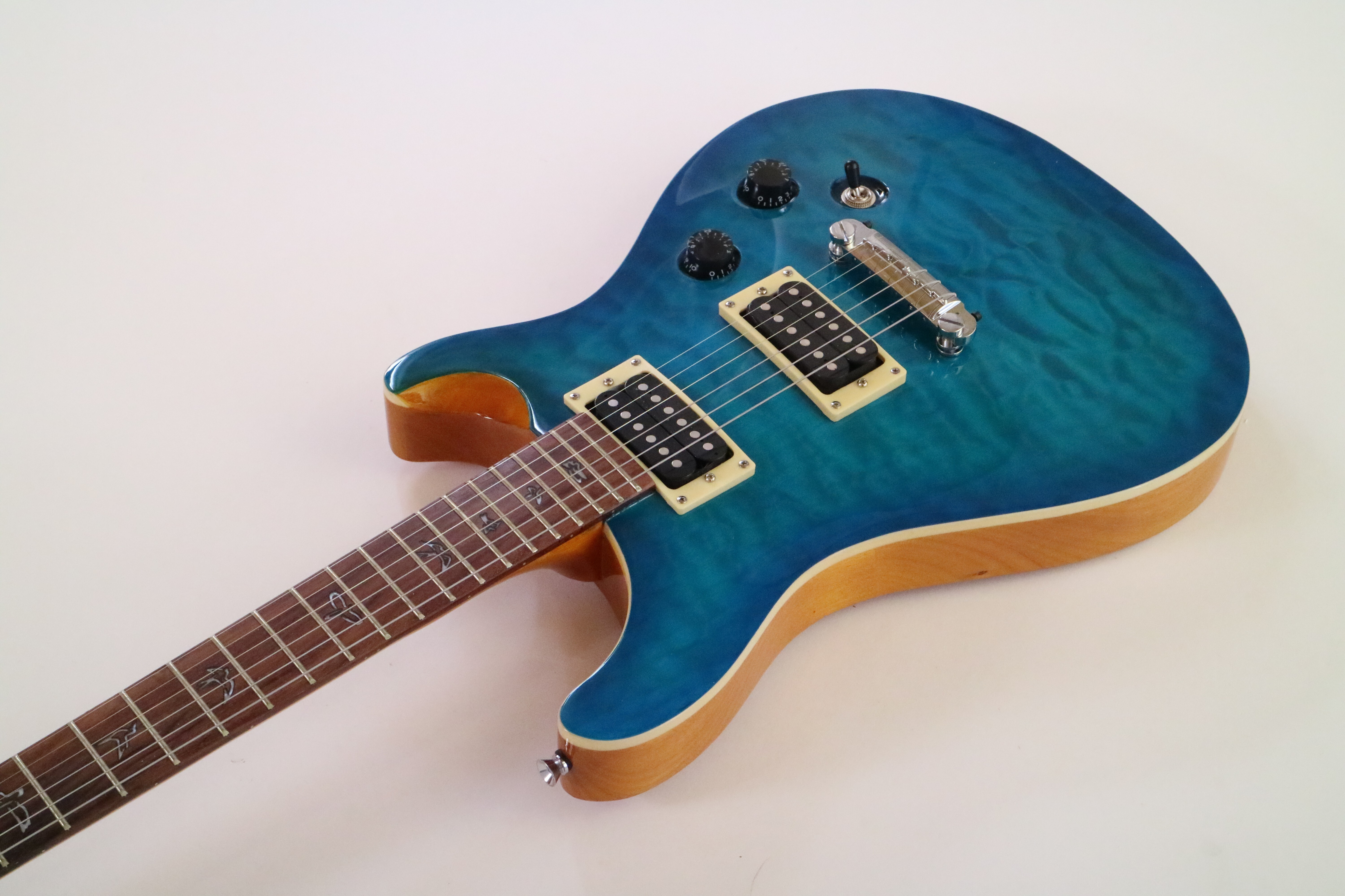 Afanti Customized Basswood with Quilted Maple Veneer Electric Guitar