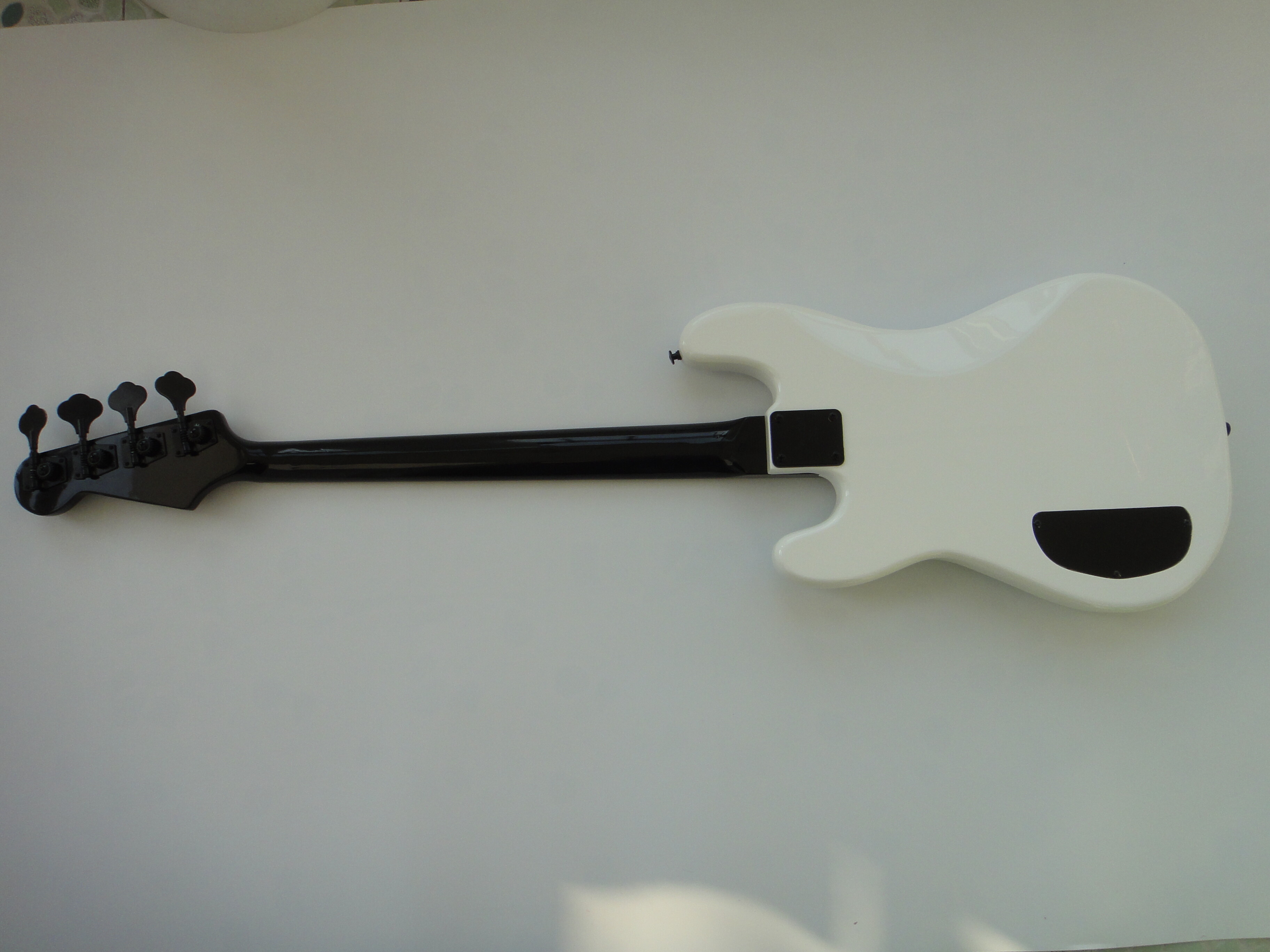 Afanti 4 Strings Bolt On Mahogany Neck Electric Bass Guitar