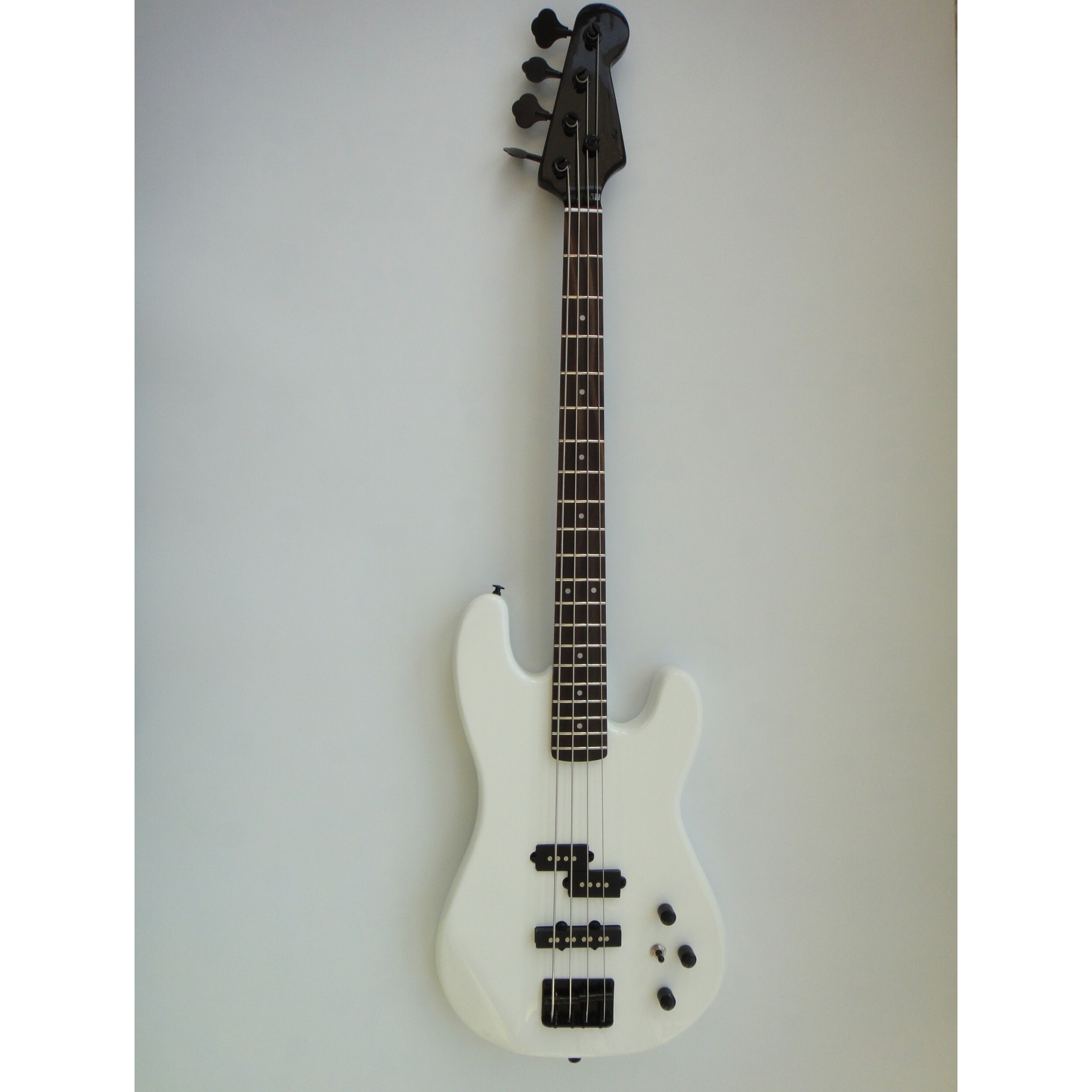 Afanti 4 Strings Bolt On Mahogany Neck Electric Bass Guitar Afanti 4 Strings Bolt On Mahogany Neck Electric Bass Guitar