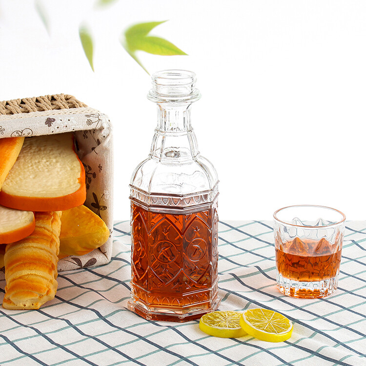 Small capacity mini bottle with fine pattern