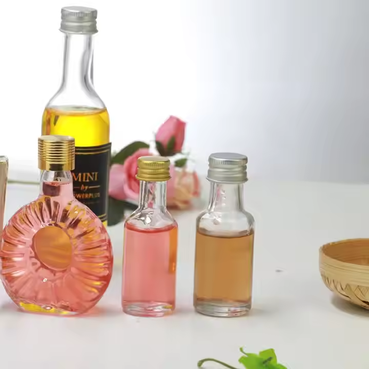 Customized Juice Water Soda drinks bottle with screw cap