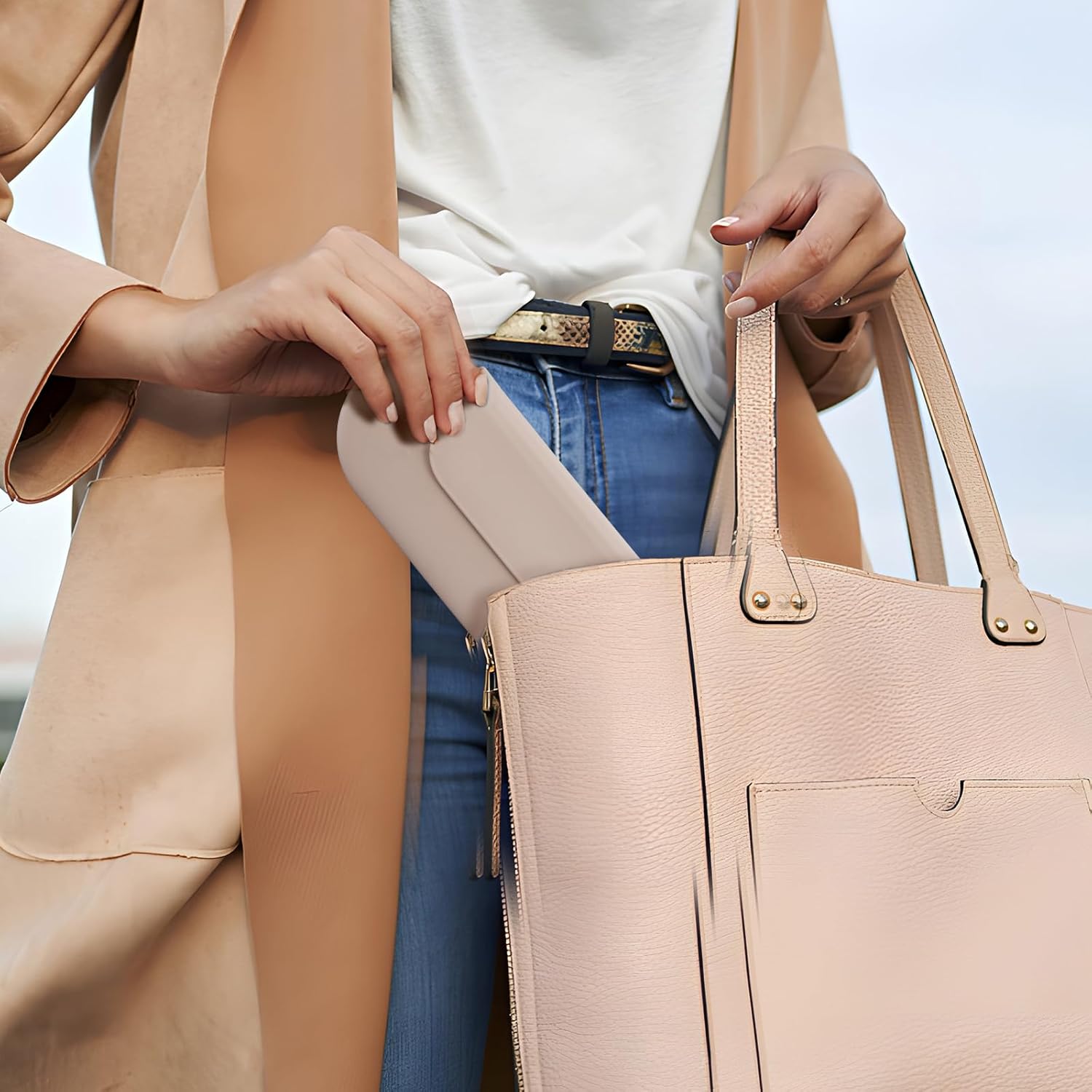 Makeup Brush Holder Travel Cosmetic Bag：Soft Portable Cosmetic Face Brushes Holder with Upgrade Anti-Fall Out Magnetic Closure, Large Travel Makeup Brush Case - Walnut