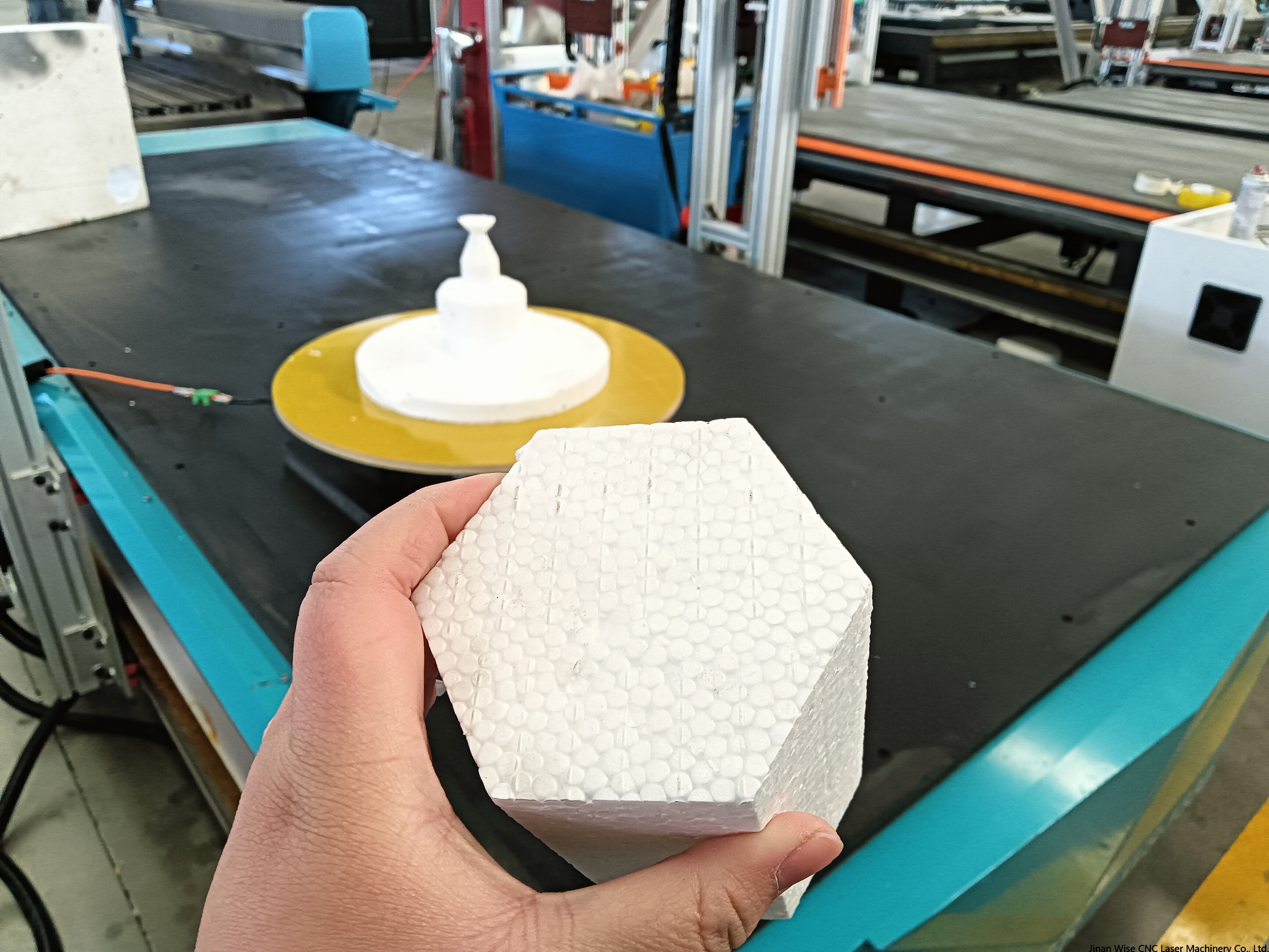 Cutting methods for foam plastics with different thickness and density