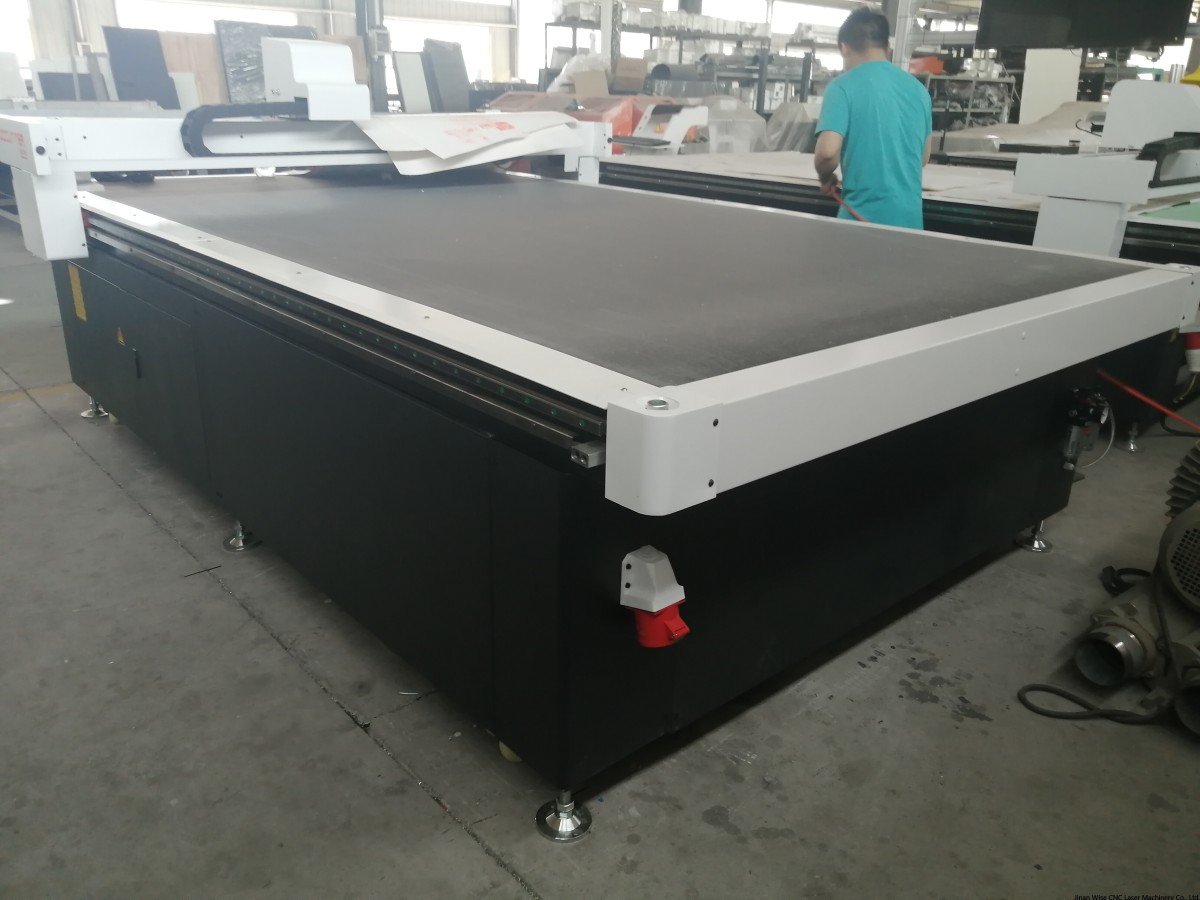 the vibration knife cutting machine.jpg the vibration knife cutting machine.jpg