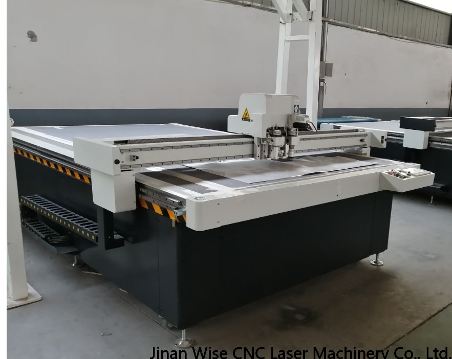 cardboard flatbed cutting plotter.png cardboard flatbed cutting plotter.png