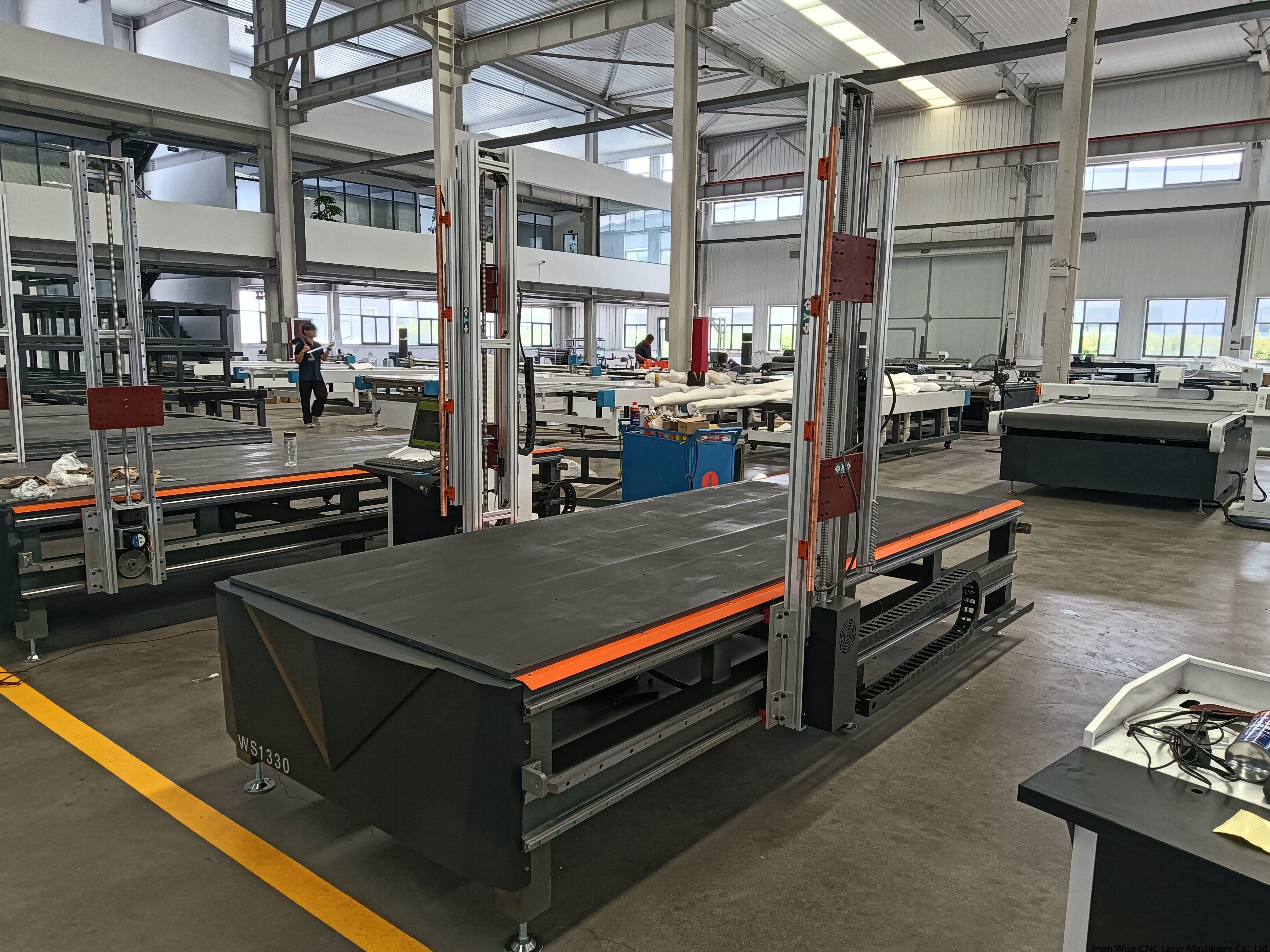 How to choose suitable foam cutting machine? Get hot wire foam cutter buying tips