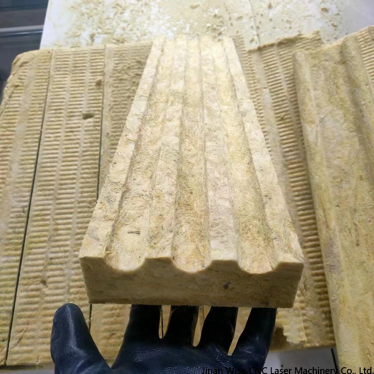 mineral wool cutting machine.jpg