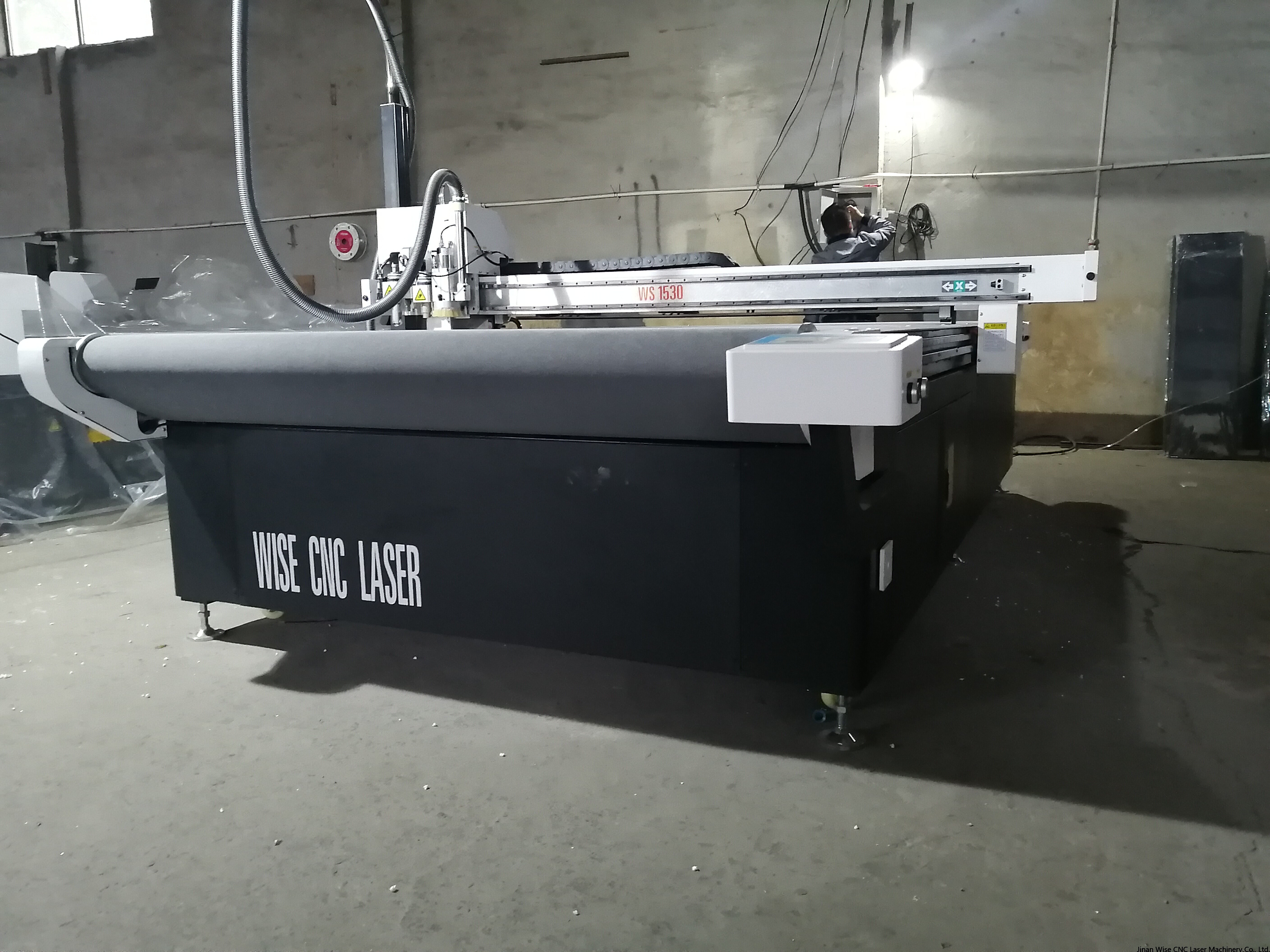 Difference between pneumatic blade and vibrating blade cutting machine