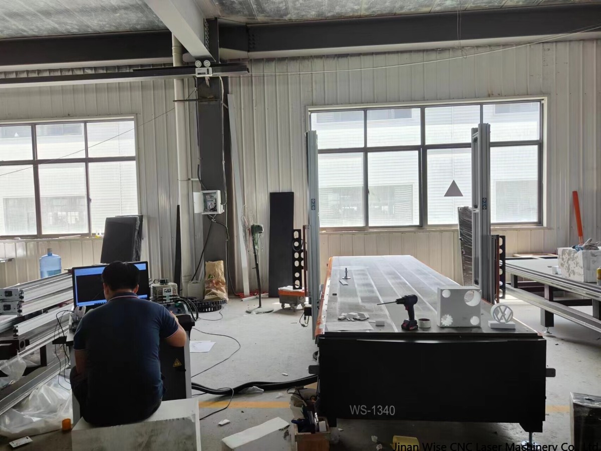 hot wire foam cutting machine.jpg hot wire foam cutting machine.jpg