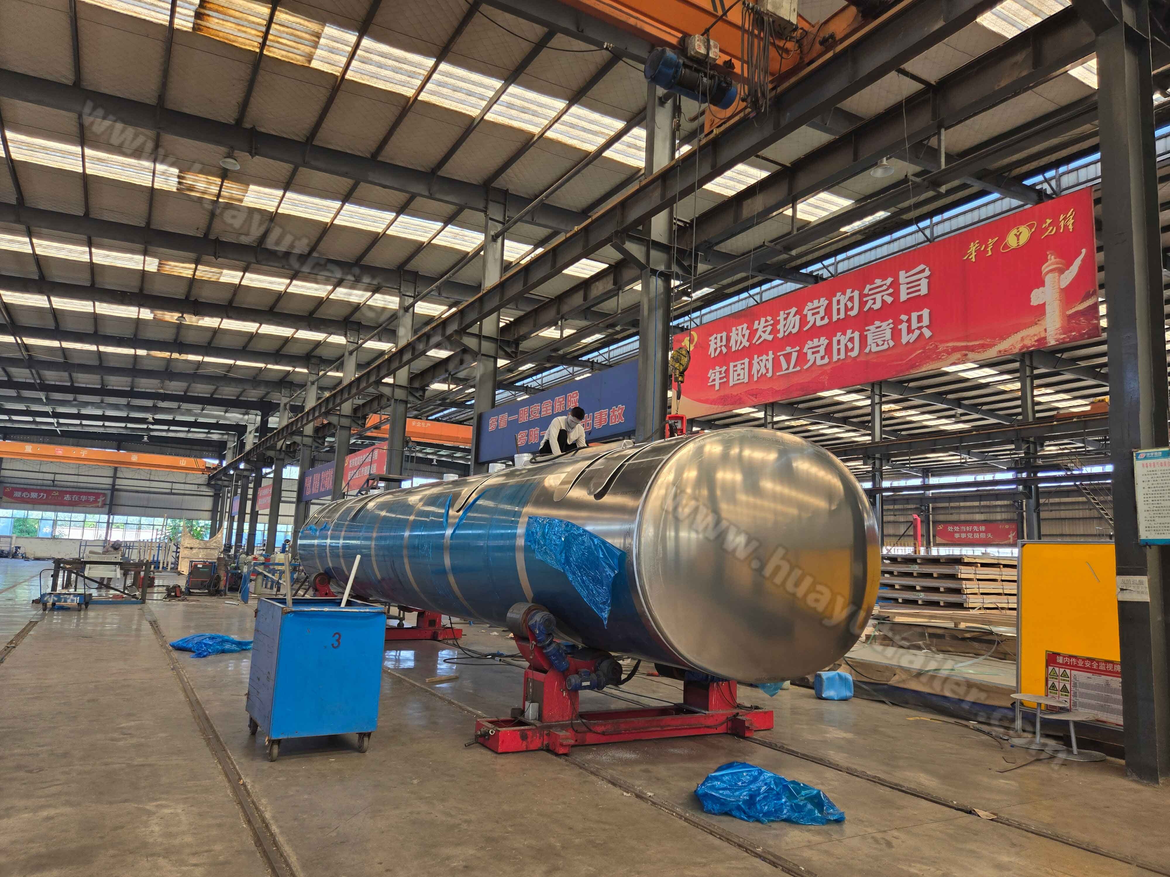 What quality inspections are performed after the production of oil tank semi-trailers is completed?