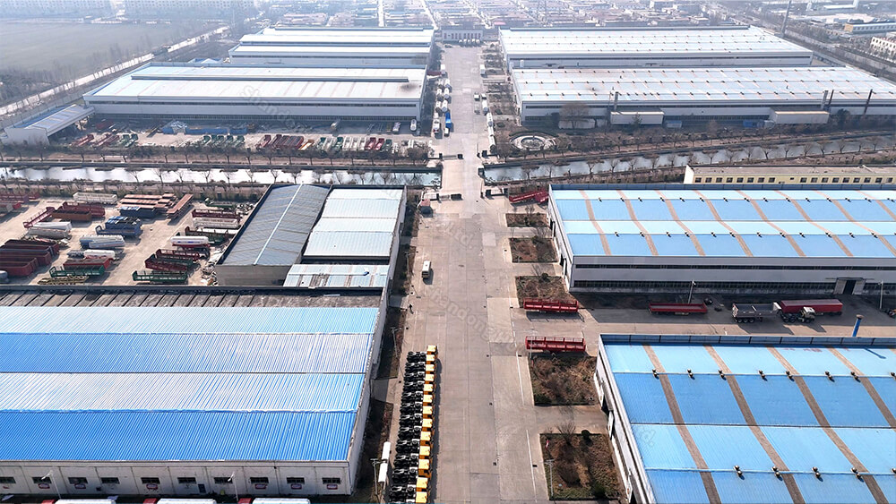 huayu vehicle group factory.jpg
