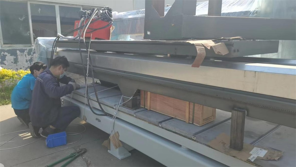 图片16.png 4+1 bridge saw GQ-3220BM is delivered to Iraq.