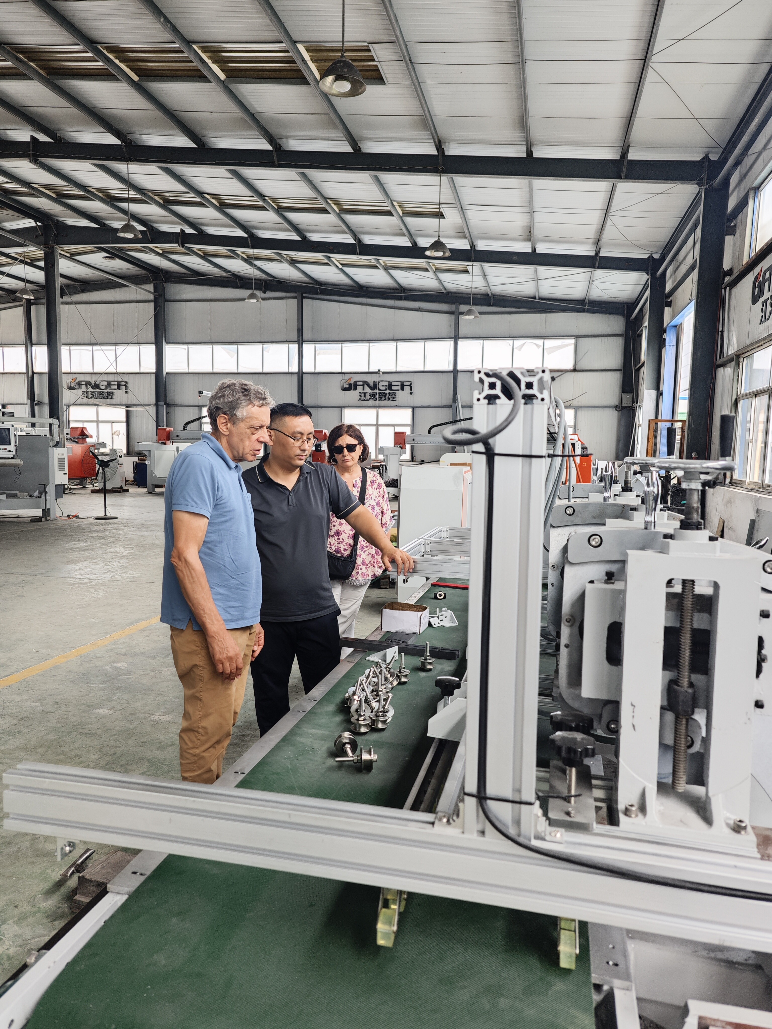 GANGER CNC welcomes Spanish customers to visit and deepen cooperation in the field of stone equipment. GANGER CNC welcomes Spanish customers to visit and deepen cooperation in the field of stone equipment.
