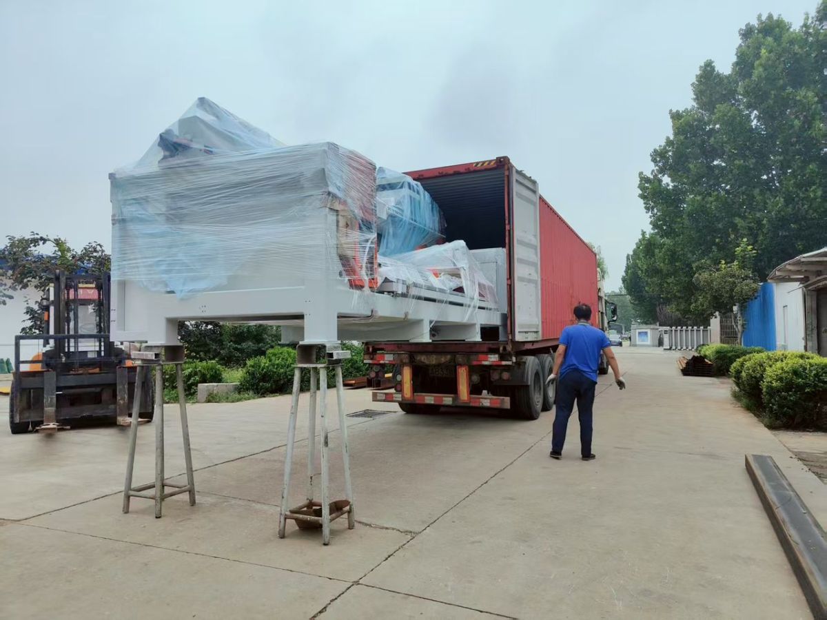 GANGER CNC Delivers Two 5-Axis CNC Bridge Saws GQ-3220DS to the United States