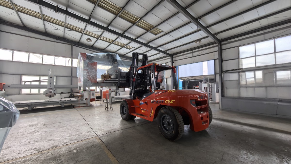 GQ‑3720ESM 5+1‑Axis CNC Bridge Saw Container Loaded for Delivery to Australia