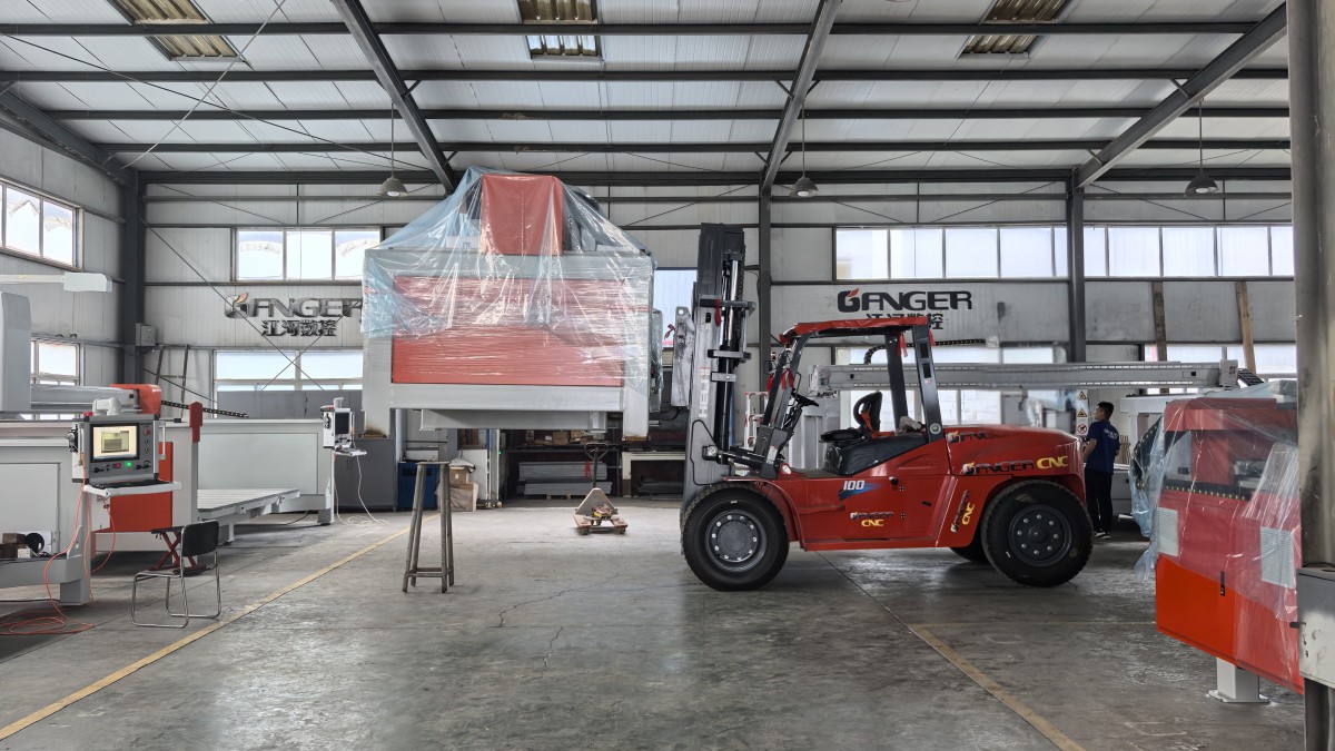 GQ‑3720ESM 5+1‑Axis CNC Bridge Saw Container Loaded for Delivery to Australia