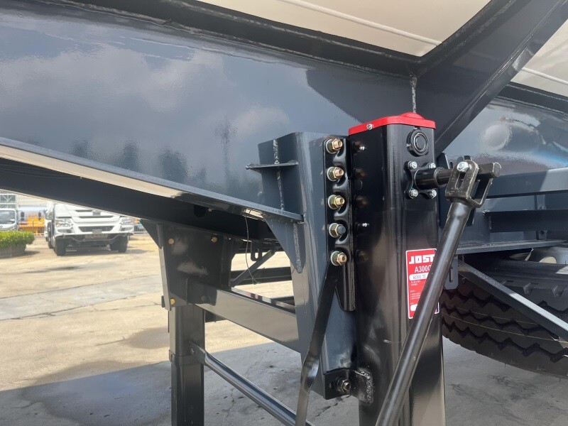 Fuel Tanker Semi Trailer (8).JPG