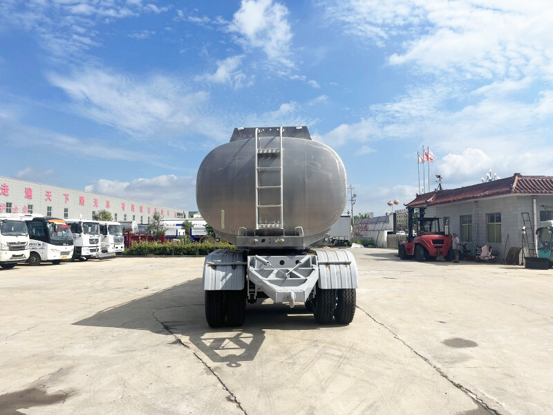 Fuel tanker trailer
