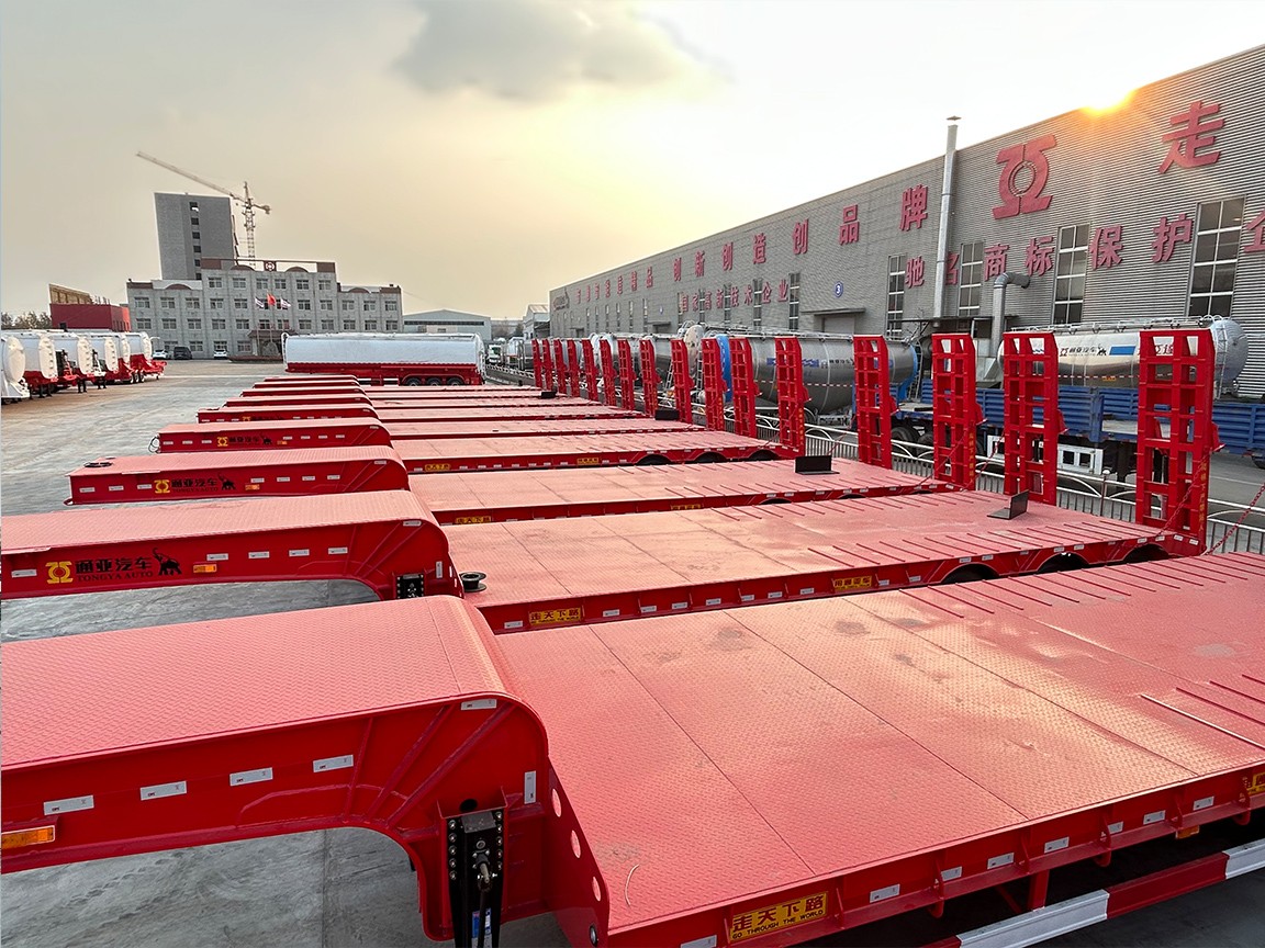 A large number of Low Bed Semi-trailers ready to be shipped to overseas1.png A large number of Low Bed Semi-trailers ready to be shipped to overseas1.png