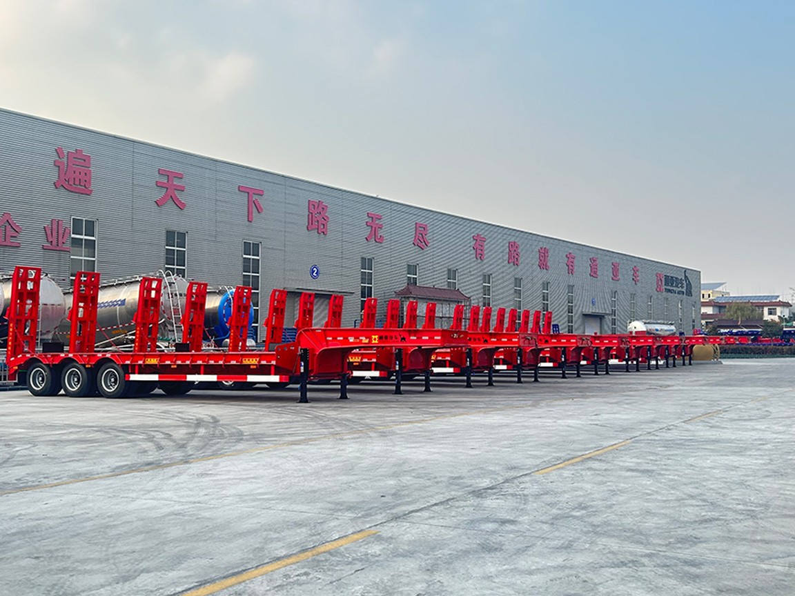 A large number of Low Bed Semi-trailers ready to be shipped to overseas5.png A large number of Low Bed Semi-trailers ready to be shipped to overseas5.png