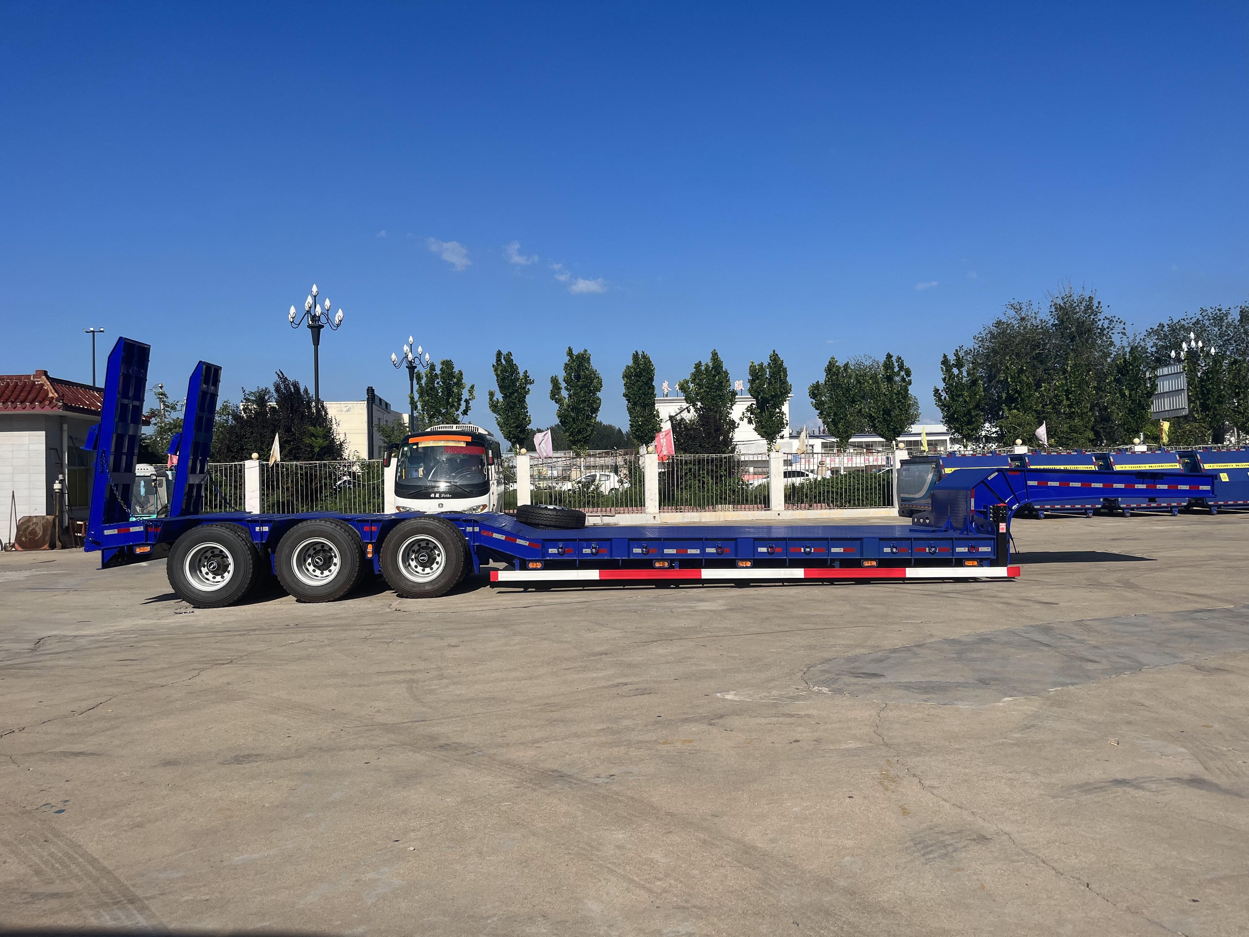 Low bed semi trailer with ladder