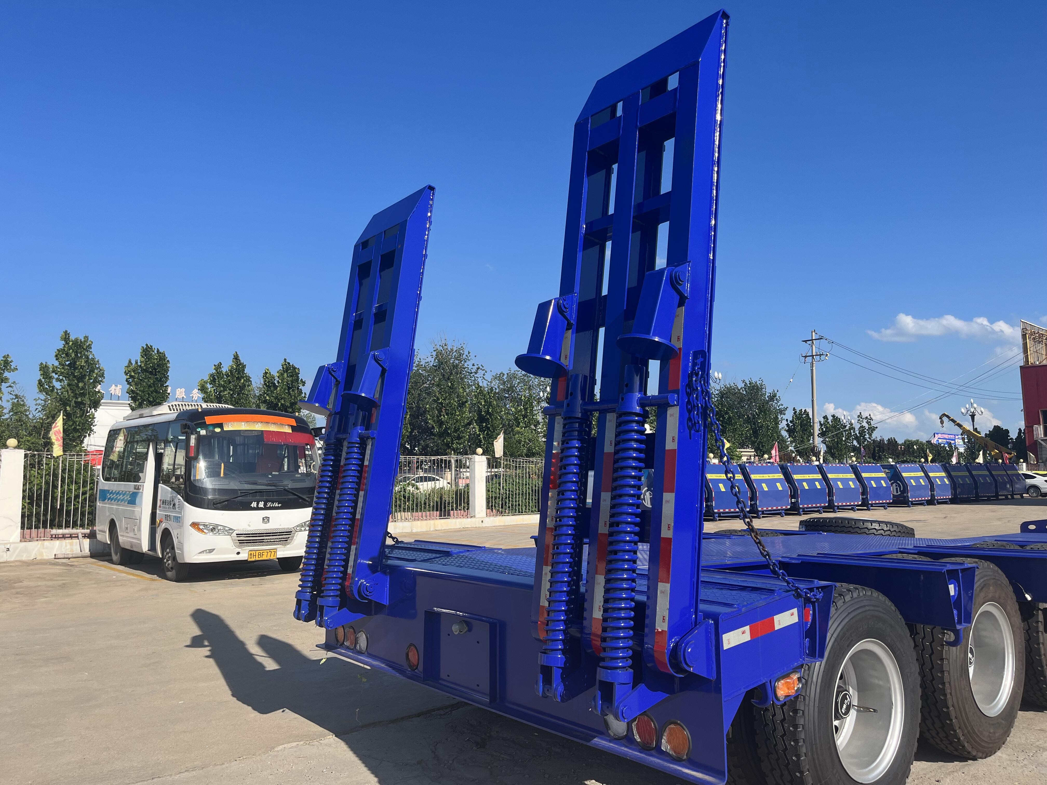 Low bed semi trailer with ladder
