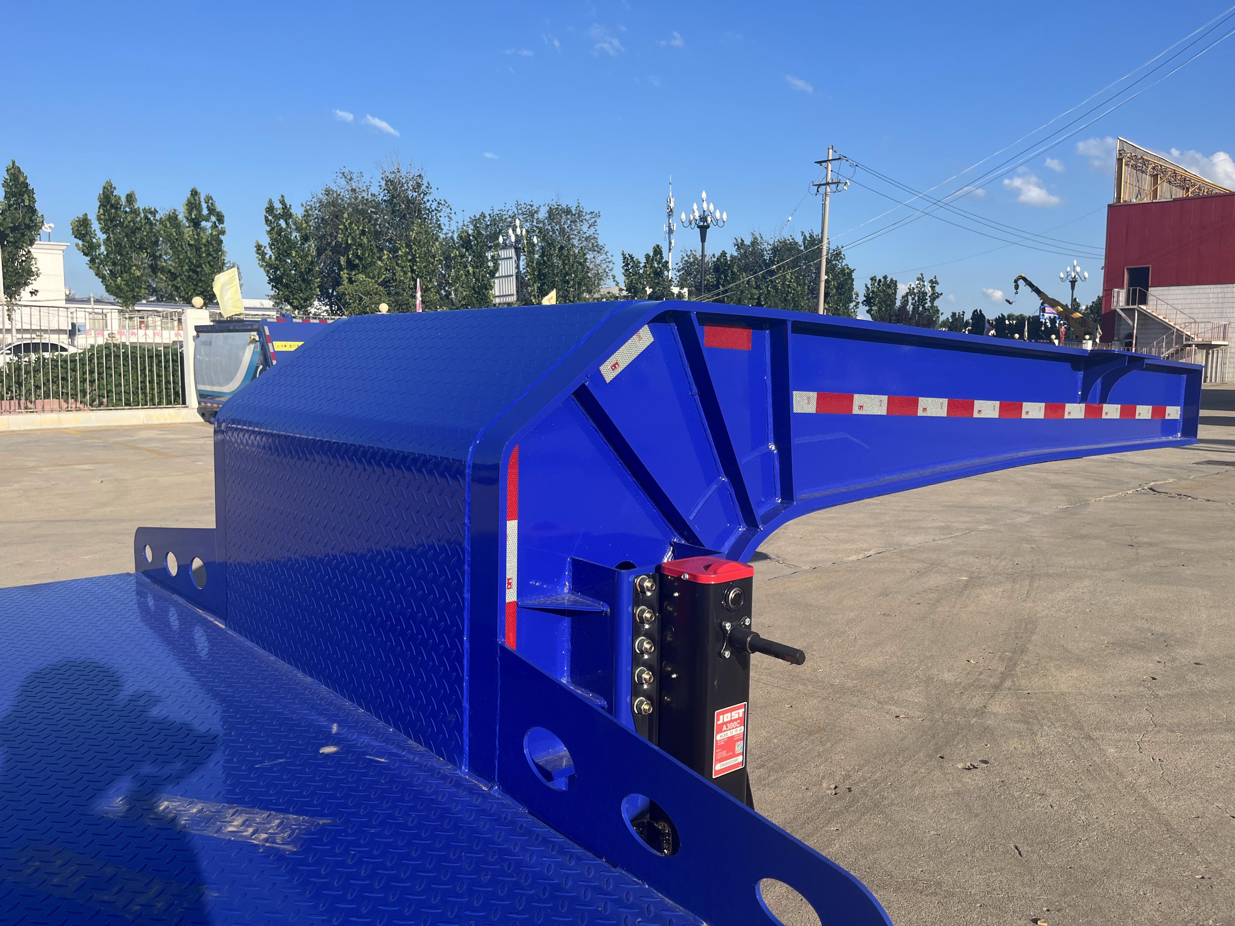 Low bed semi trailer with ladder