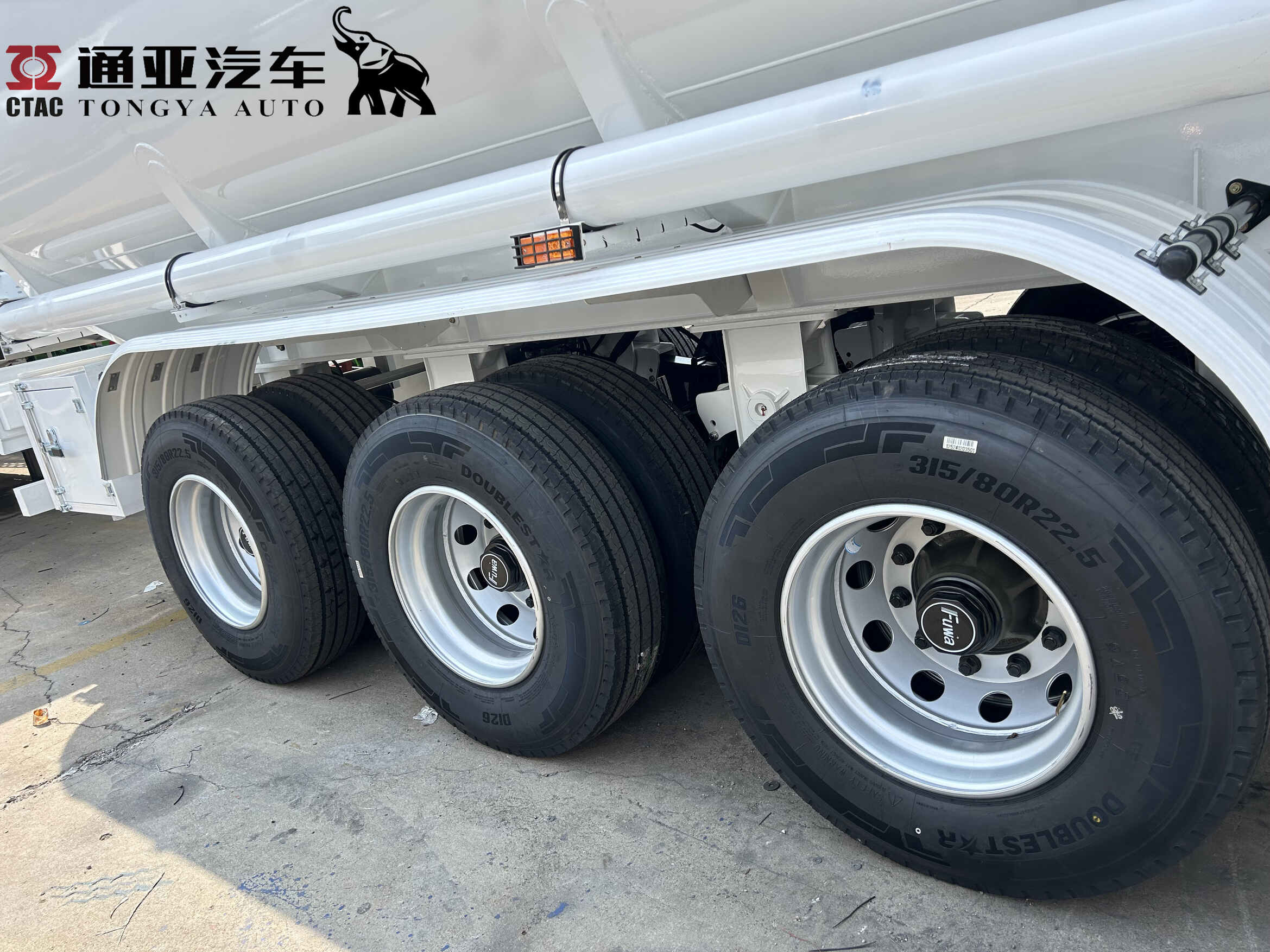 3 Axle Fuel Tanker Semi Trailer with Fire Extinguisher