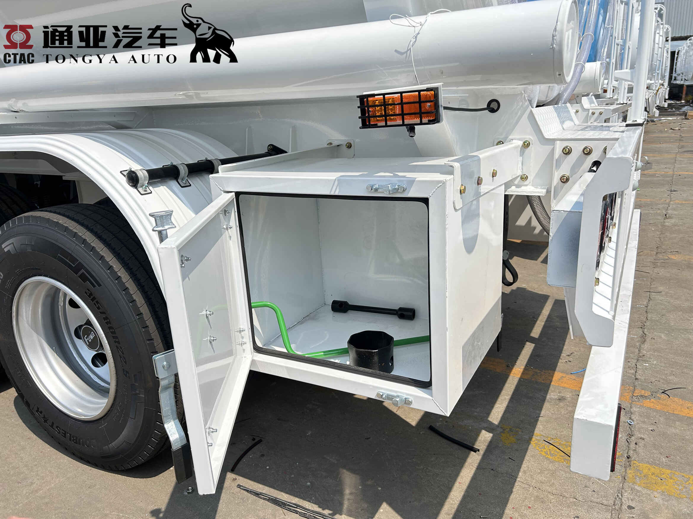 3 Axle Fuel Tanker Semi Trailer with Fire Extinguisher