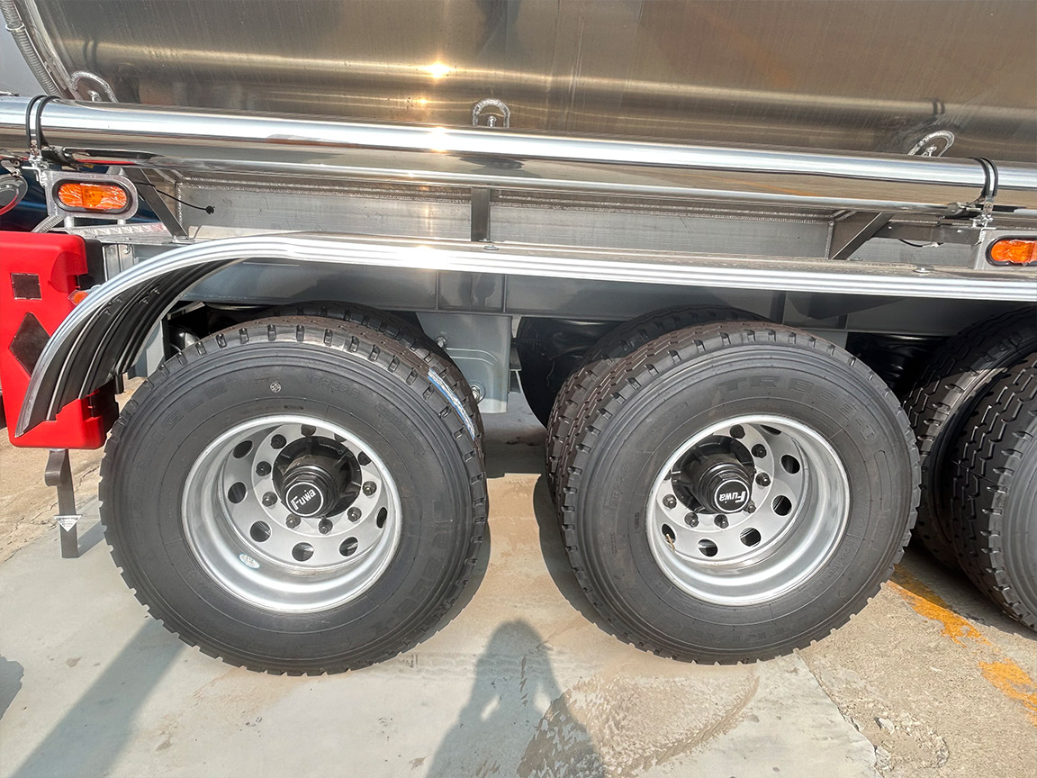 Aluminum Alloy Oil Tanker Semi Trailer