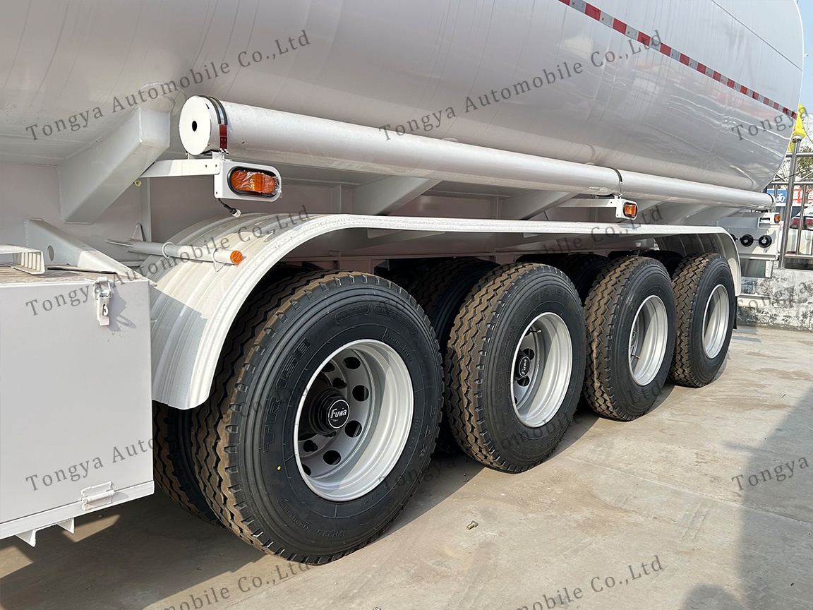 4 Axle 80000L Fuel Tanker Semi Trailer