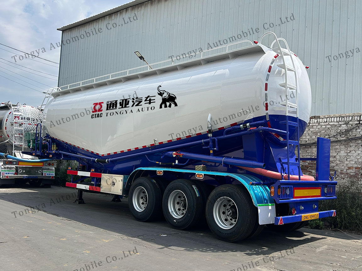 Tri Axle Dry Bulker Tanker Trailer