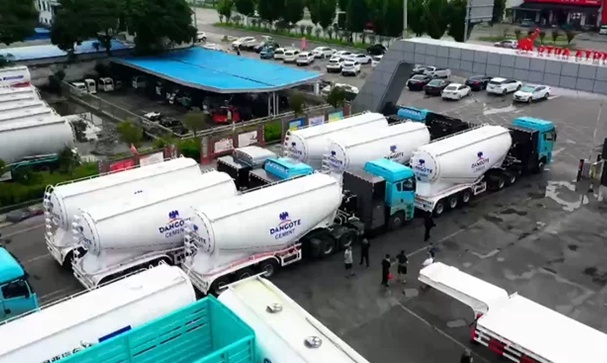 A large number of bulk cement tanker semi trailers are being shipped overseas A large number of bulk cement tanker semi trailers are being shipped overseas