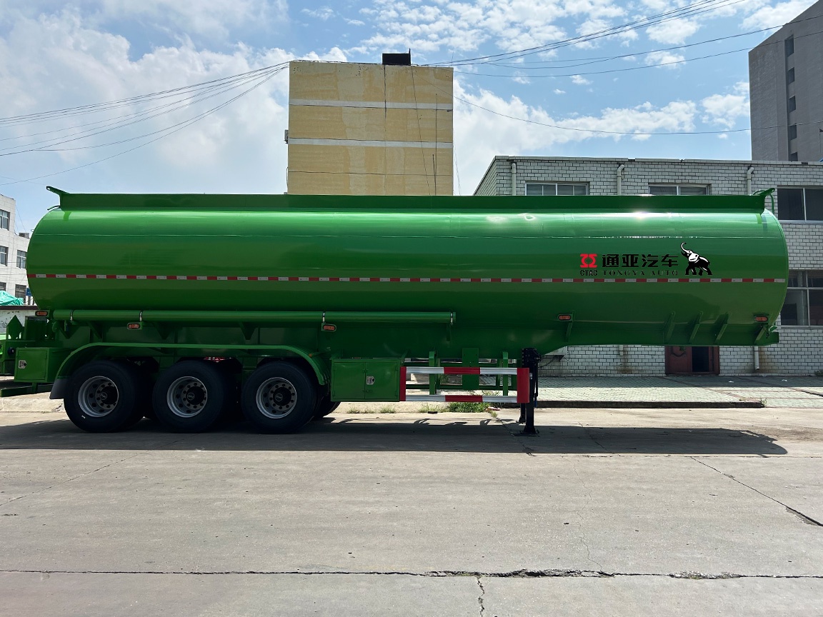 3 Axle Fuel Tanker Trailer fuel tanker semi trailer5