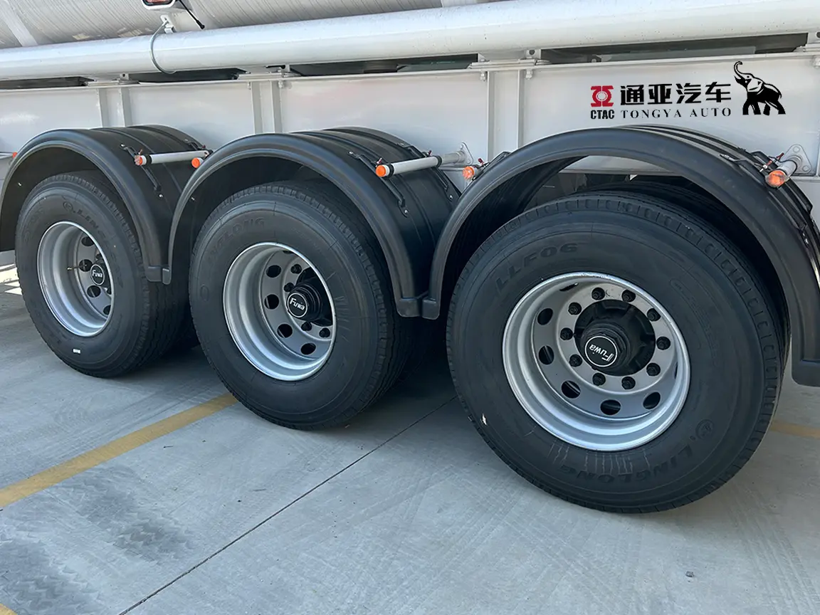 3 Axle Beam Type Fuel Tanker Semi Trailer in Stock