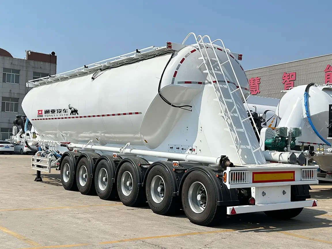 semi-remorque-citerne pour ciment en vrac à 6 essieux Tongya Auto lance une semi-remorque-citerne pour ciment en vrac à 6 essieux destinée au transport de poudres à forte charge utile