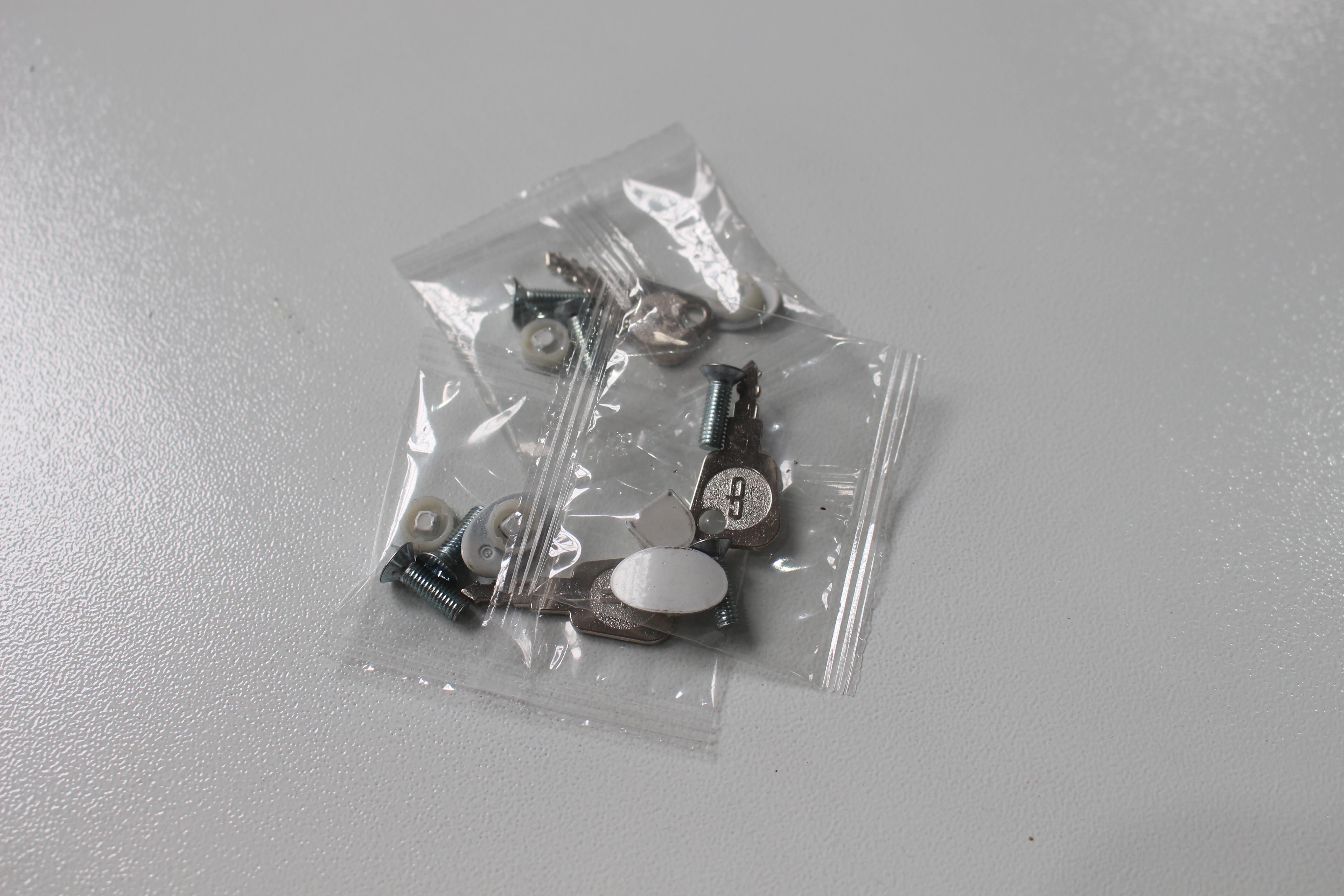 Multi-plate screw packaging machine