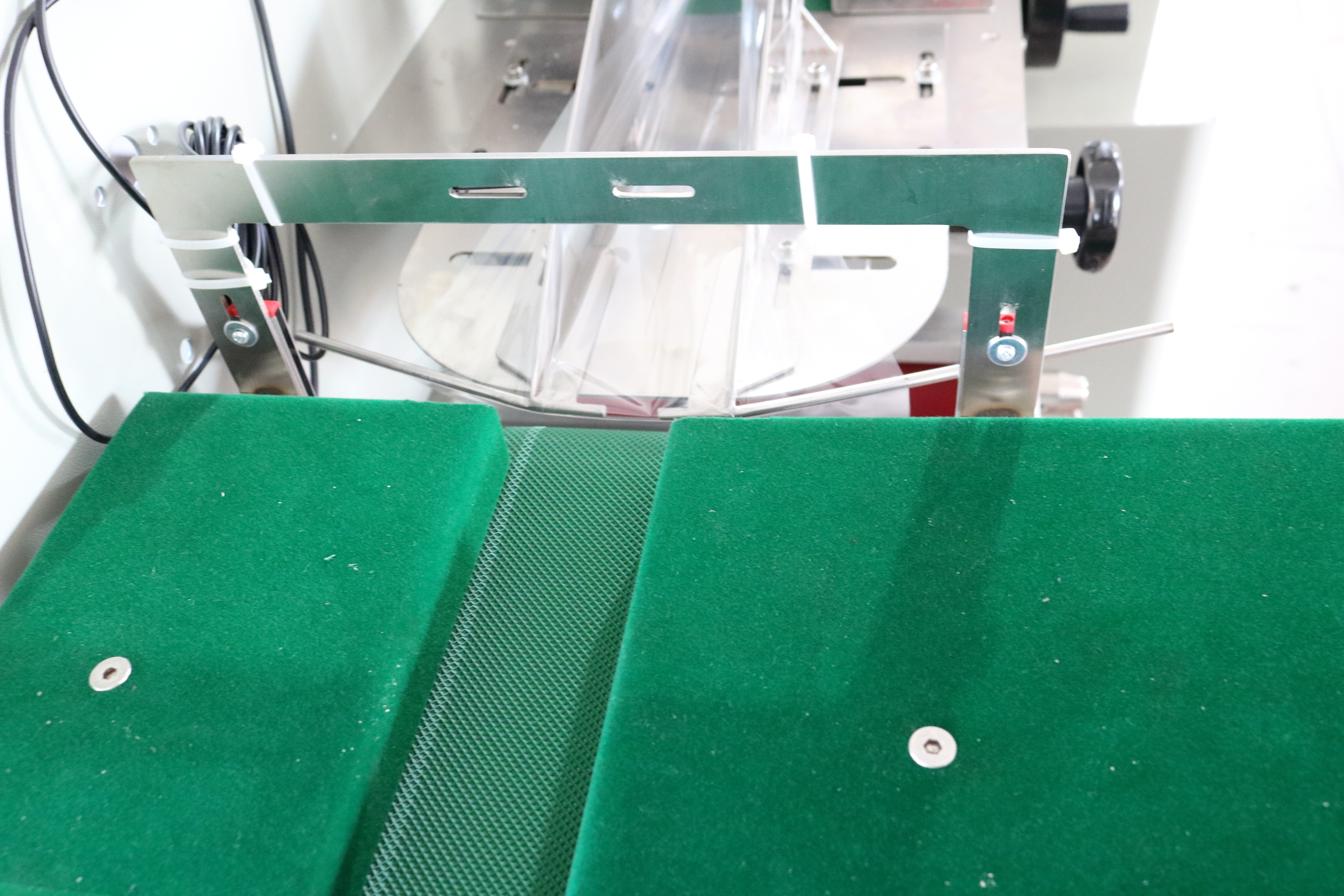 250 Hardware Packaging Machine