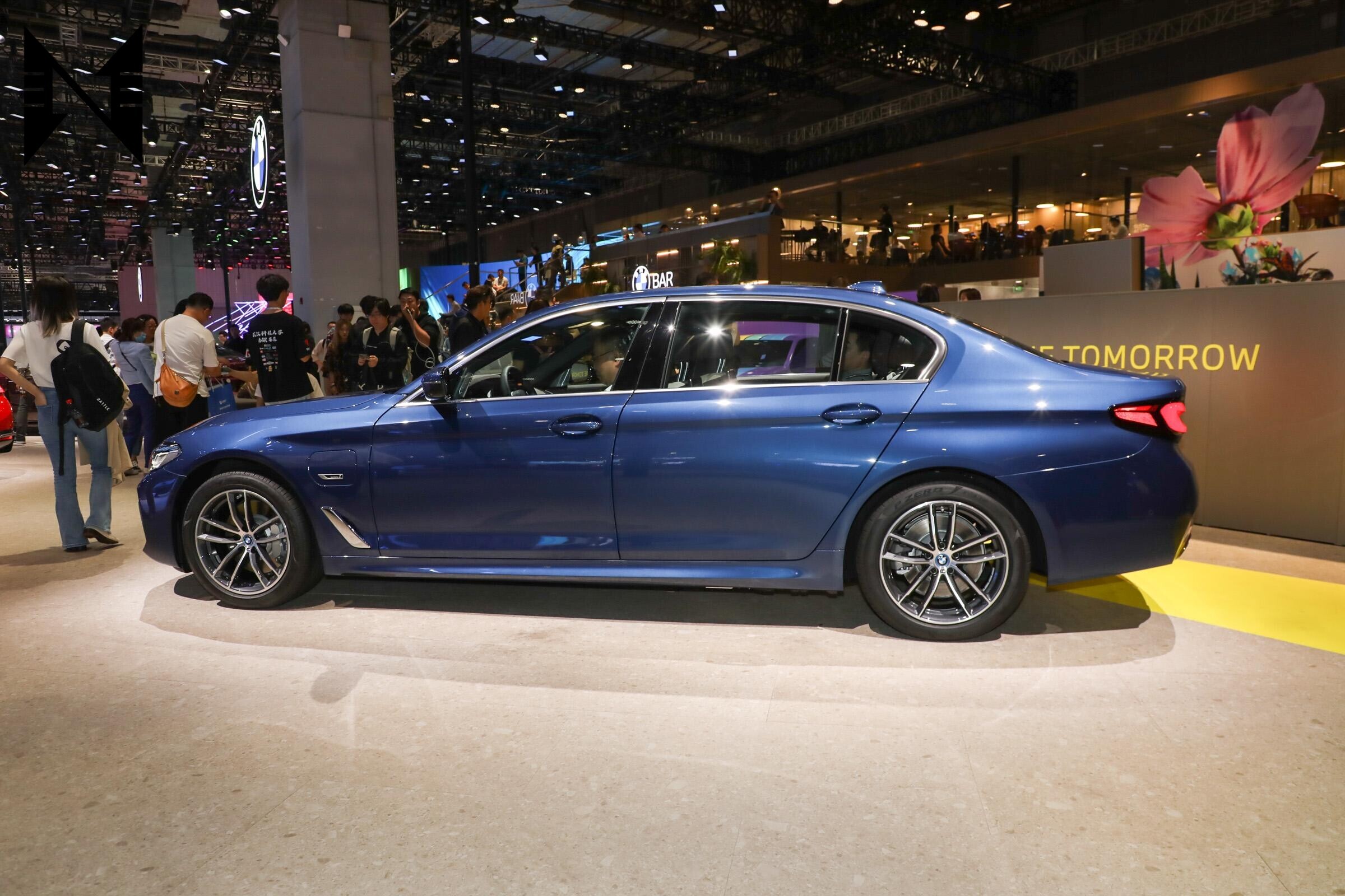 New Plug-in Hybrid BMW 5 Series PHEV 2022 535Le Luxury Package 4-Door 5-Seater Sedan