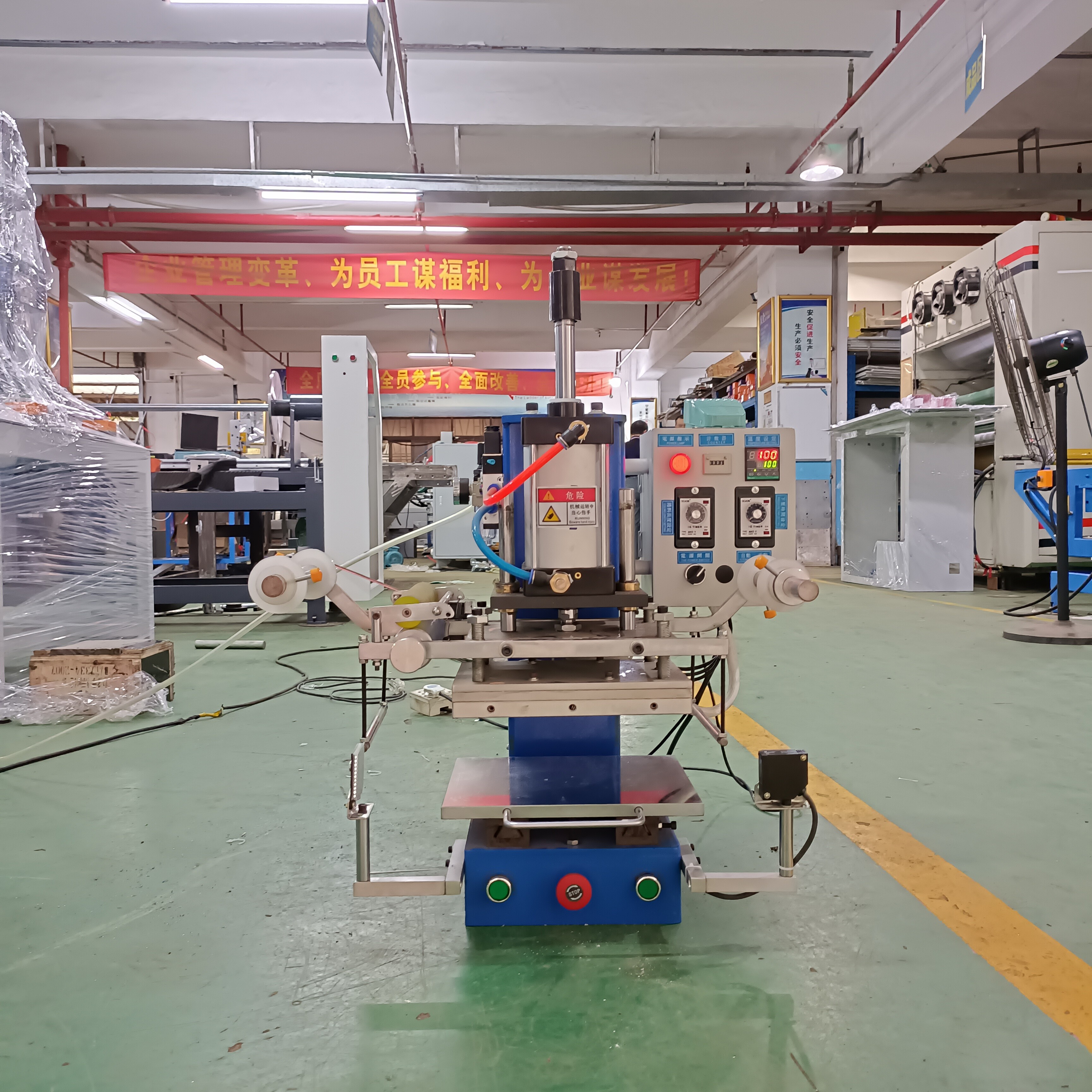 ZF-01 Pneumatic hot stamping machine manufacturer Small hot stamping machine embossing machine Automatic embossing machine manufacturer Card embossing equipment