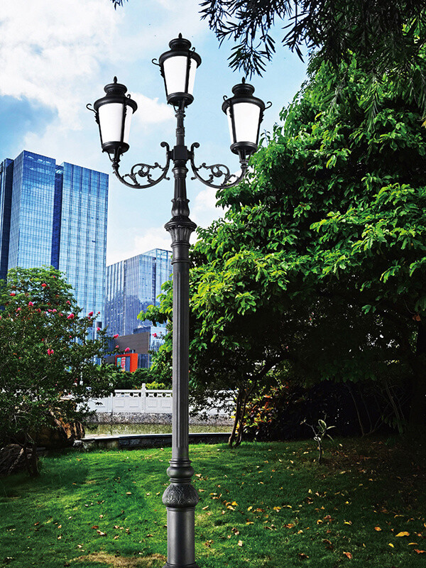 European garden lamp with three ends-003