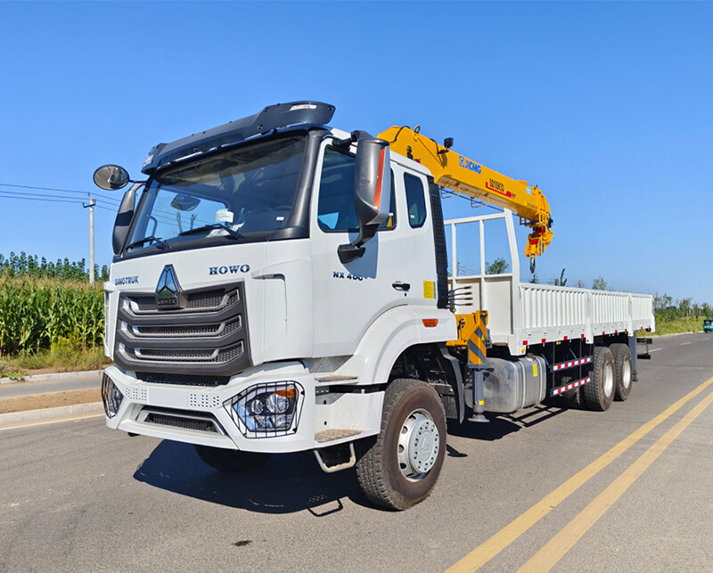 HOWO NX CARGO TRUCK WITH CRANE