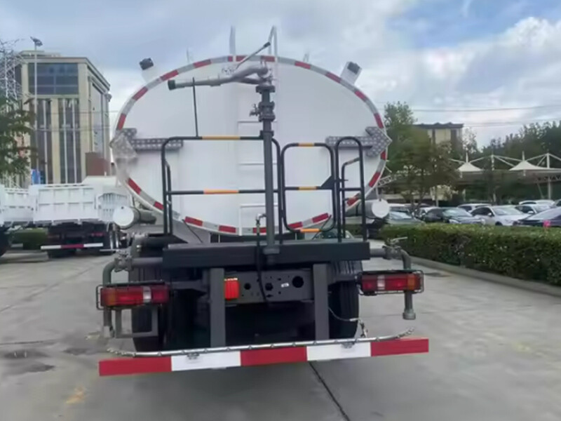 HOWO NX WATER TANK TRUCK