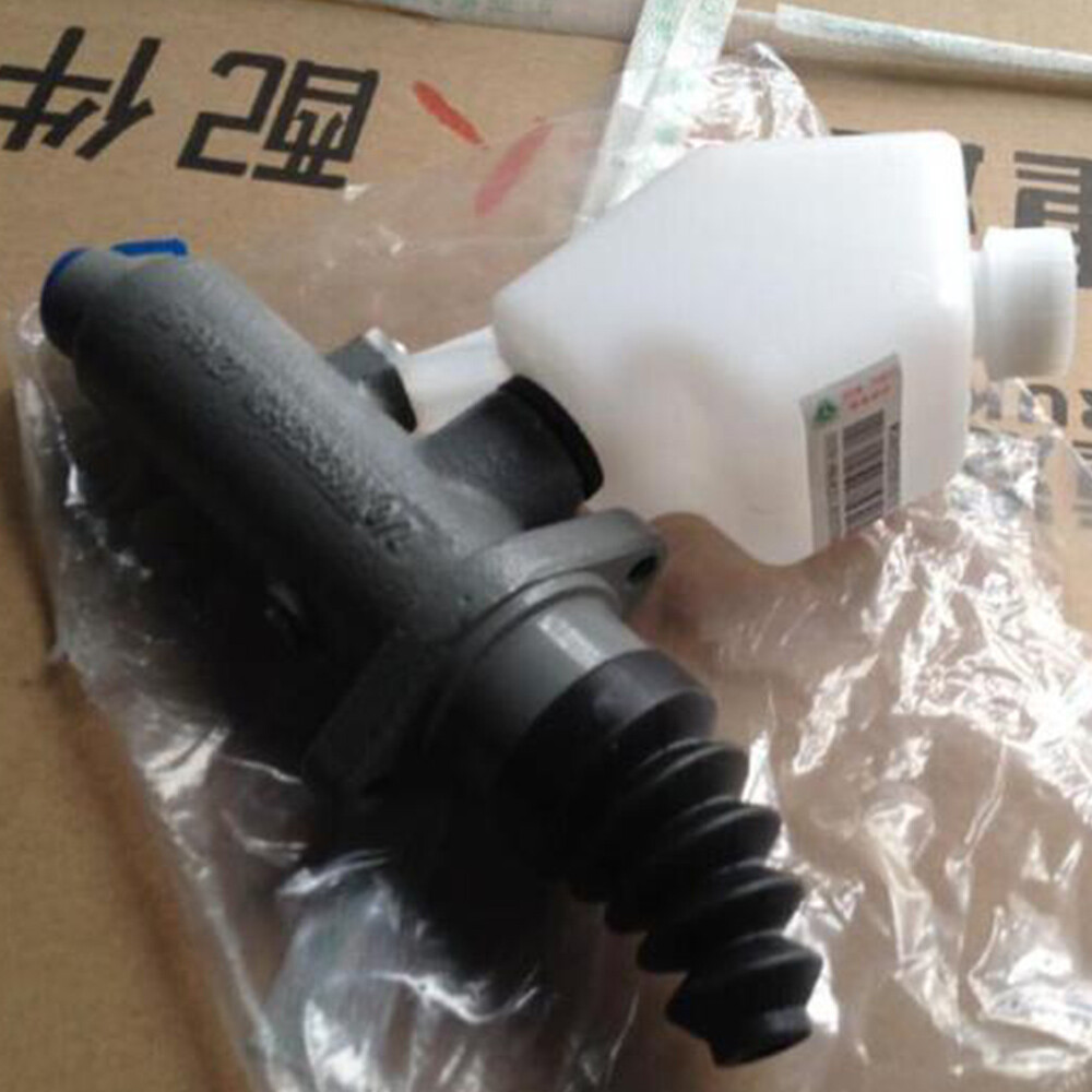 CLUTCH MASTER CYLINDER AND TANK ASSEMBLY.jpg