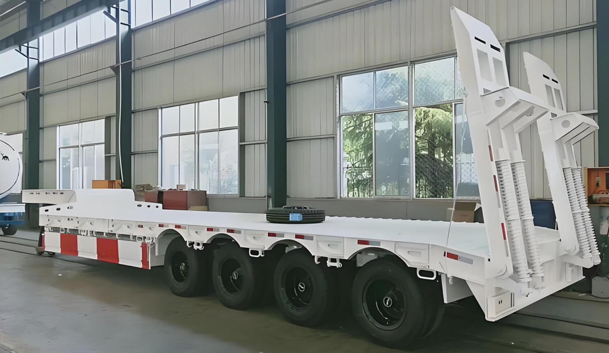 SINOTRUK 4 AXLES LOWBED SEMI-TRAILER.jpg