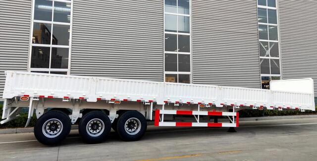 SINOTRUK 3 AXLES BULK CARGO TRAILER