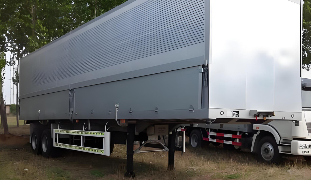SINOTRUK 25FT WING VAN TRAILER.jpg