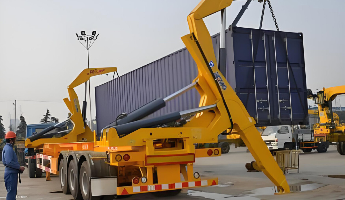 SINOTRUK SIDE LIFTING CONTAINER TRAILER WITH CRANE.jpg